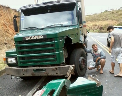 Cinco carretas se envolveram no acidente, na Serra do Mutum
