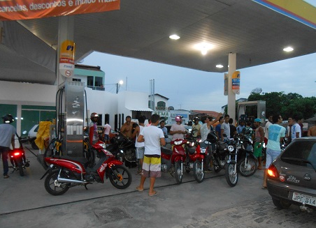 Manifestantes solicitavam a colocação de R$ 0,50 de gasolina
