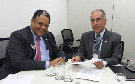 Brito se reúne com o diretor da ANAC, em Brasília