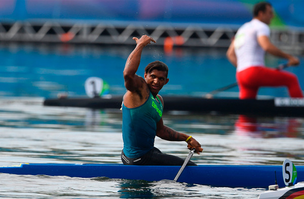 Baiano chegou a liderar a prova e faturou a primeira medalha olímpica da história da canoagem brasileira 