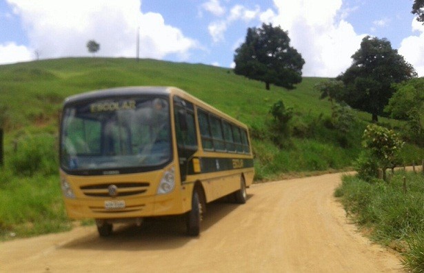 Ônibus é deixado na zona rural. Foto: Leitor BMF / WhatsApp