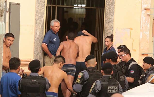 Amazonas transfere presos. Foto: Márcio Silva/Folhapress