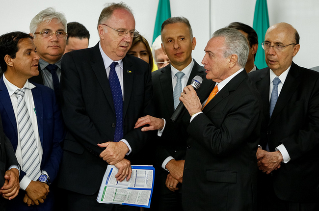 Resultado de imagem para Temer anuncia liberação de R$ 2 bilhões para os municípios do país