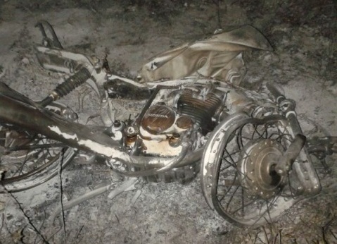 Motocicleta-incendiada-na-BR-116