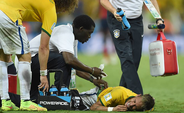 Neymar-em-campo-após-lesão