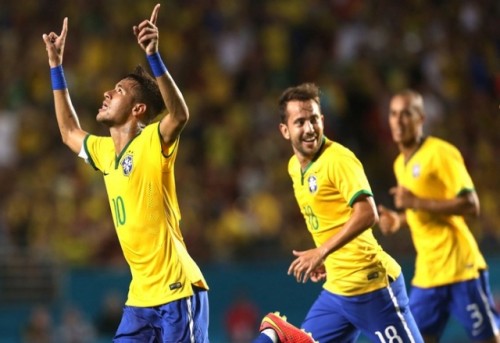 Neymar comemora o gol contra a Colômbia Foto: Mowa press