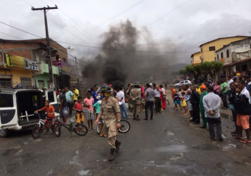 Avenida Lomanto Júnior foi fechada. 