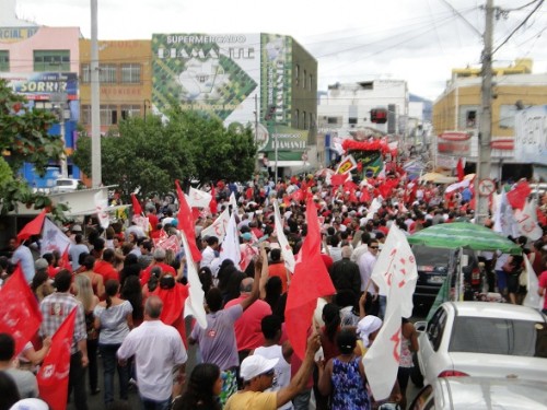 Ruas centrais da Cidade Sol foram tomadas por petistas