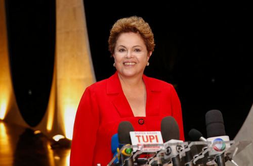 Dilma abre vantagem de 8 oito pontos percentuais