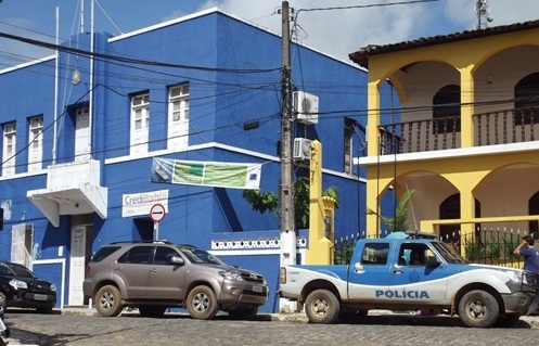 Prédio azul, sede da Prefeitura de Itacaré