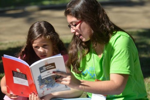Participação da família estimula jovem leitor (Foto Fernando Frazão/ABr).