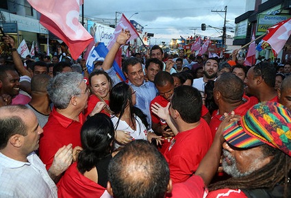 Rui é ovacionado por eleitores em Feira de Santana