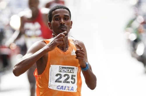 Dawit Admasu venceu com o tempo de 45min04s