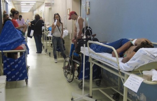 Pacientes em corredor de hospital. Foto: Secom