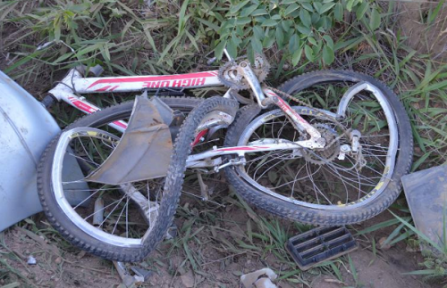 Bicicleta fica destruída 
