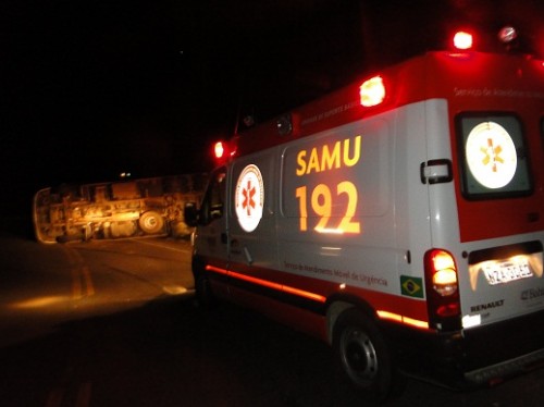 Equipe do Samu socorreu motorista ao Hospital Municipal