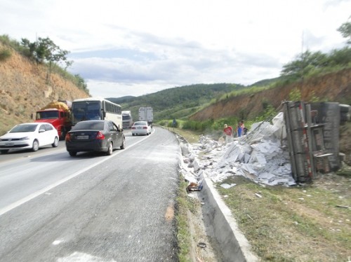 Trânsito na Serra do Mutum flui lento depois do acidente