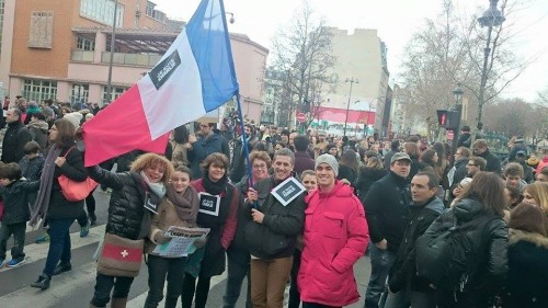 Itiruçuense se une a manifestantes na França