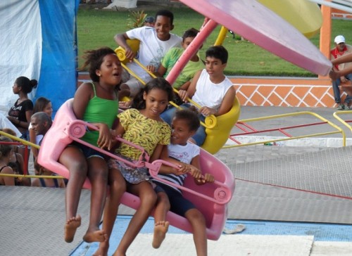 Crianças se divertem gratuitamente no Parque
