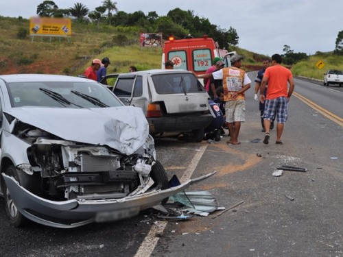 Ônibus causou acidente. Foto: Danuse Cunha/Itamaraju Notícias