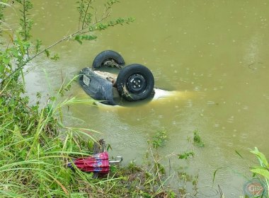 Veículo ficou submerso. Foto: Giro em Ipiaú