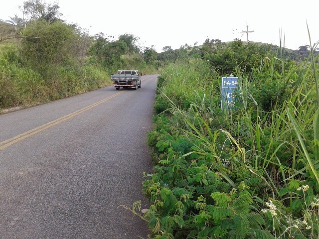 Estrada que liga Jaguaquara 