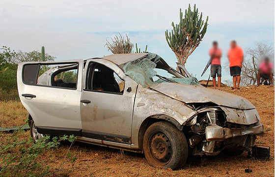 Veículo ficou destruído. Raimundo Mascarenhas/Calila Notícias