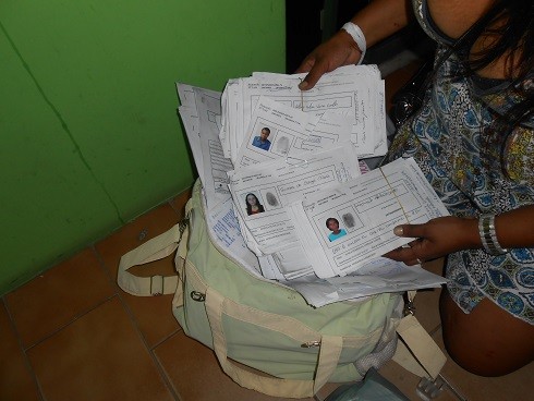 Mulher tentou vender documentos. Foto: Urbelan Costa/Jequié Repórter