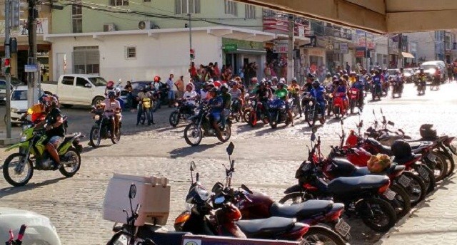 Motociclistas acompanharam cortejo fúnebre