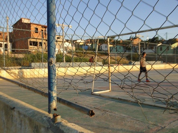 Estrutura metálica deteriorada pela ação do tempo