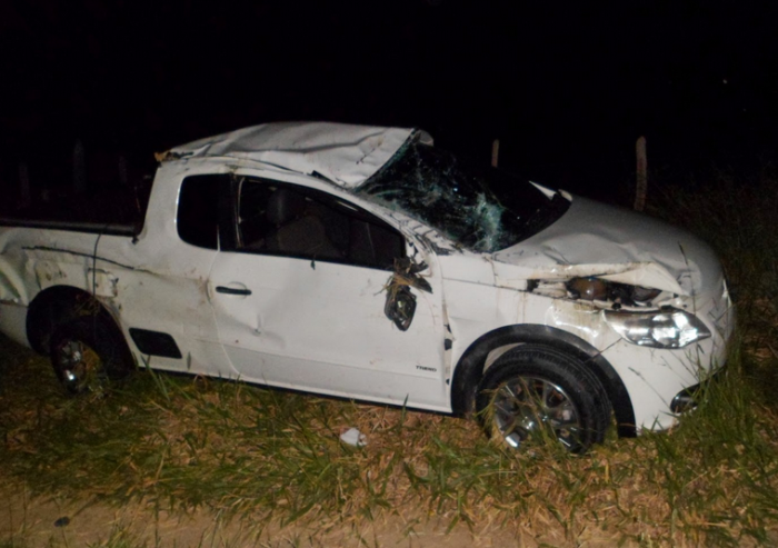 Saveiro parou no acostamento da pista. Foto: Blog Ed Santos