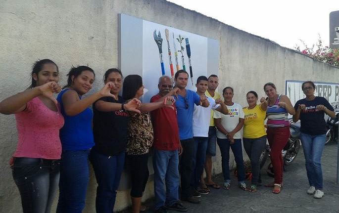 Trabalhadores protestam contra a empresa Sandes