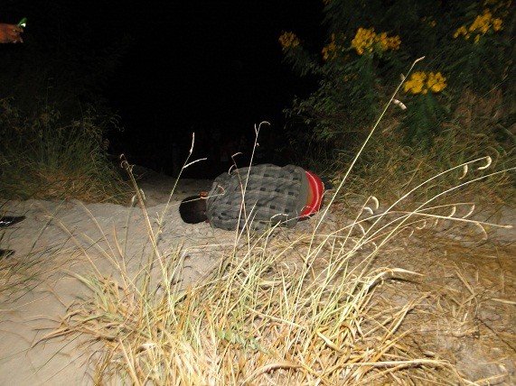 Corpo em decúbito lateral num barranco. Fotos: Blog Marcos Frahm