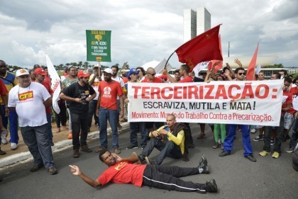 Em Salvador, cerca de 300 pessoas