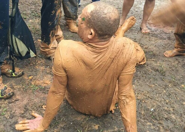 Homem por pouco não morre soterrado. Foto: Juarez Soares)