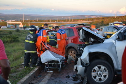 Carros bateram no trecho de Conquista. Foto; Blog do Anderson