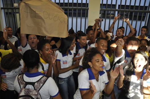 Estudantes protestam, pediram melhorias na Educação