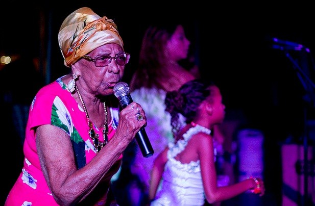 , 09, aos 85 anos, a cantora pernambucana 