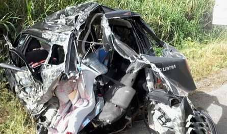 Carro Nissan ficou destruído. Foto; Blog Verdinho