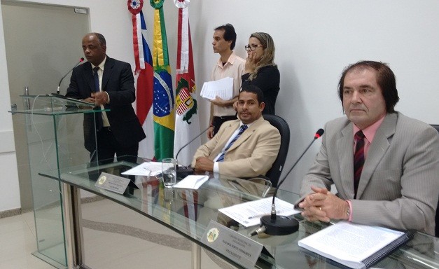 Presidente Élio conduz sessão. Foto: Blog Marcos Frahm