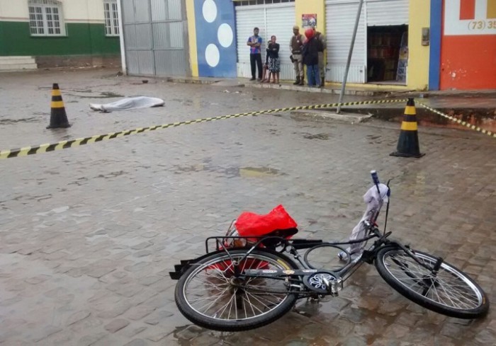 Homem pedalava bicicleta quando infartou no Centro