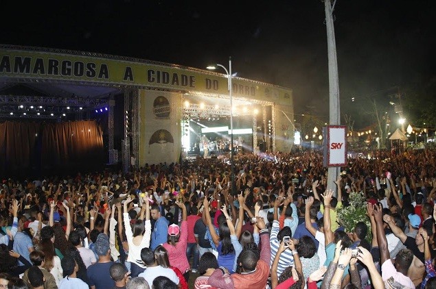 Multidão lotou a Praça do Bosque. Fotos: Divulgação