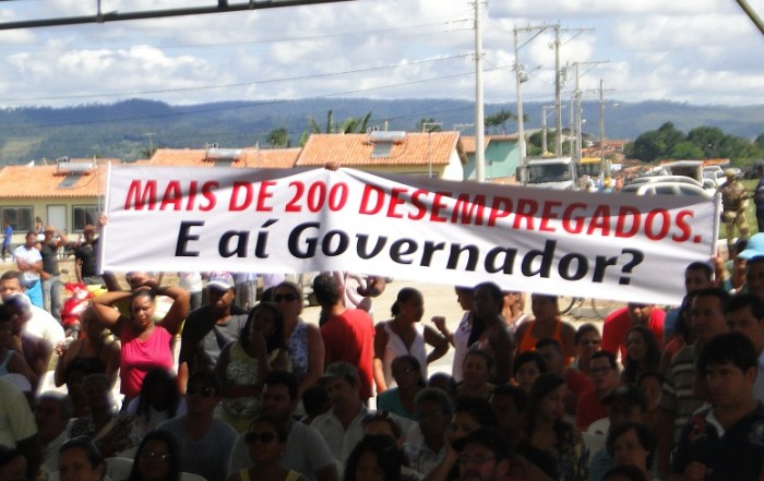 Demitidos da Friboi protestam na visita de Rui