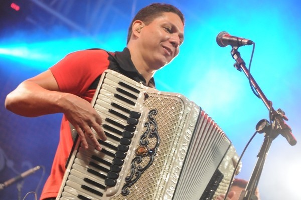 Targino Gondim canta em Jequié dia 24