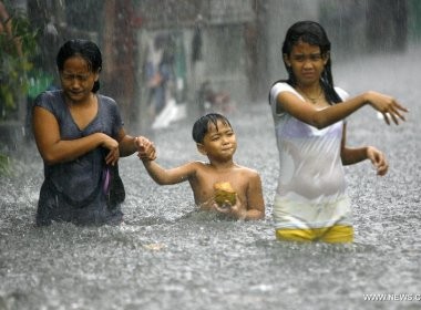 Chuva causa inundações. Foto: Xinhua/Rouelle Umali