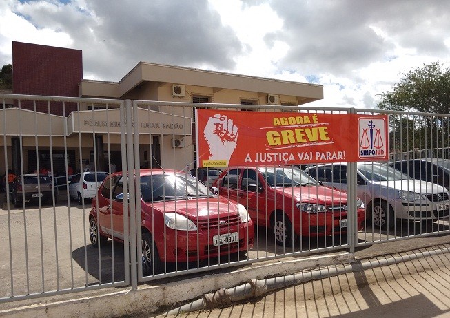 Faixa anuncia greve em Jaguaquara. Foto: Blog Marcos Frahm