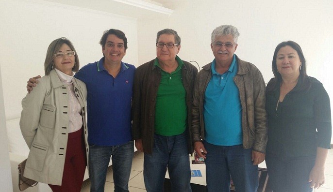 Ex-gestores Romildo e Wilson discutem eleições com Pedro Tavares