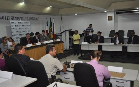 Procurador Flávio Matias coordenou a audiência. Foto: Jequié Repórter