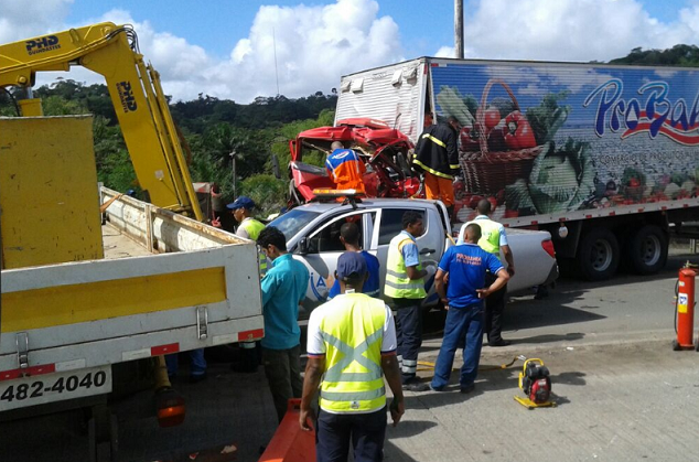 Veículos envolvidos na colisão foram removidos pela ViaBahia