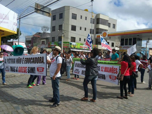 Manifestantes percorreram principais ruas de Amargosa